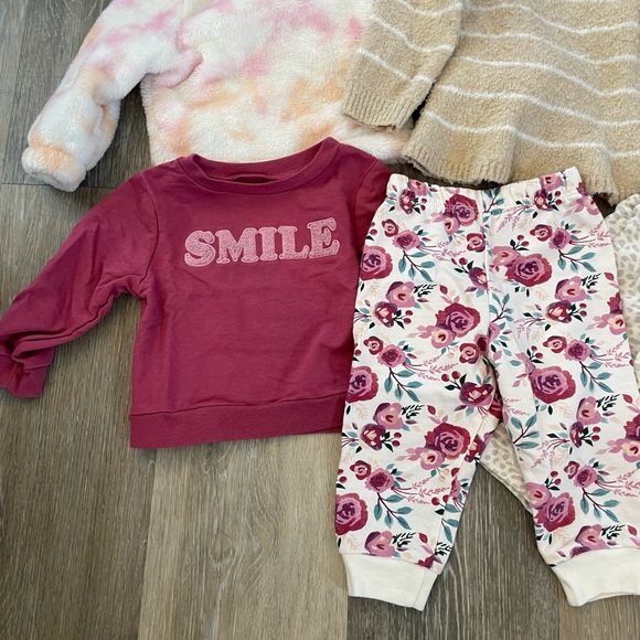 12 Month Lot of 10 Sweatshirts, Sweatpants, and Sweaters - Picture 5 of 5